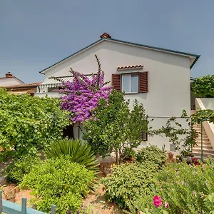 Marisa Apartment