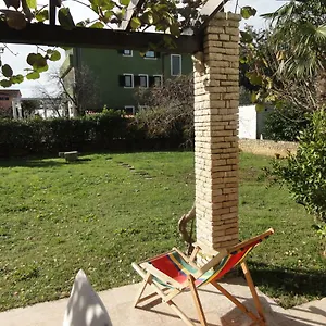 Apartman And Cozy Ferry In 